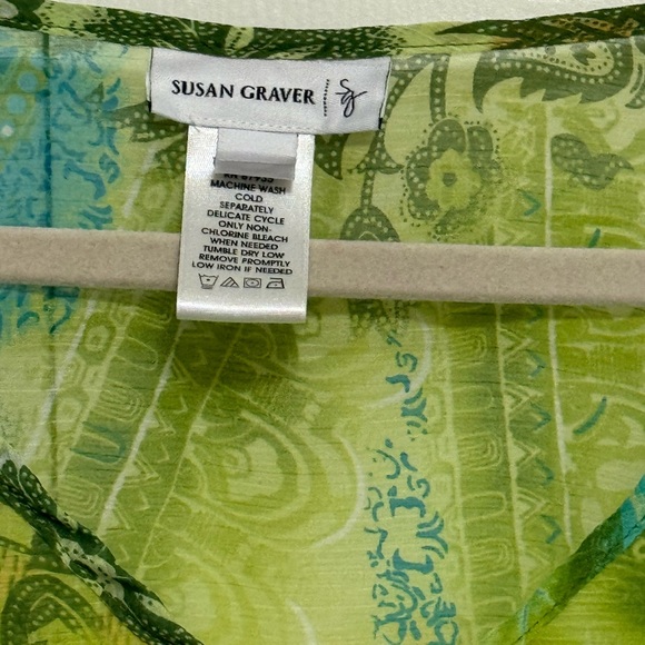 Susan Graver sheer handkerchief , fliral Patterned Top. Boho. 2 X - Picture 2 of 9